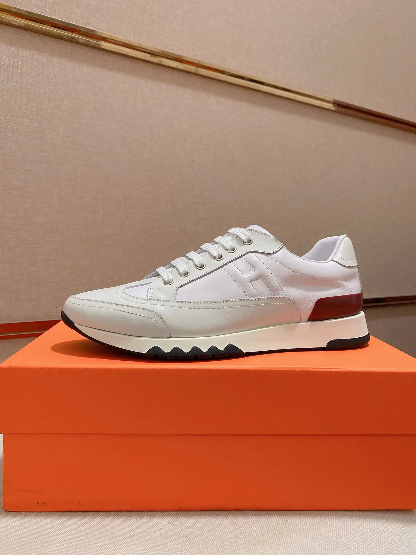 Ex-factory price: 500💰《HERMES》【Classic original single version】Hermès; top 🔝purchasing agent🔍🔍men's latest 🇺🇸sold simultaneously, original imported from Italy ▲▲first-layer cowhide ▲▲ (high-end, nobility and class) ) Exquisite workmanship (Italian 🇮🇹 imported water-dyed 🐂 cowhide lining) sole: original sole provided by the original factory, ⚠️exclusive double-layer activity·TPR·rubber·combined molded outsole; super comfortable·wear-resistant·non-slip·environmental protection The real thing is more beautiful when photographed in kind (high quality, following orders), you can come in and out at will * Number of yards: 38·39·40·41·42·43·44# (can be customized 45.)